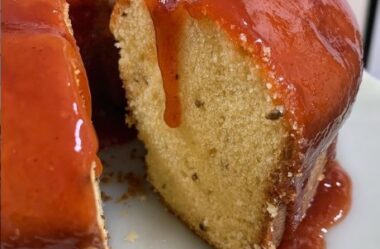 Bolo de Fubá com Goiabada