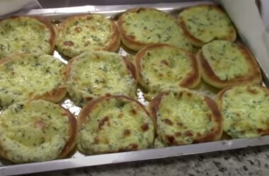 Esfirras de Queijo Aberta