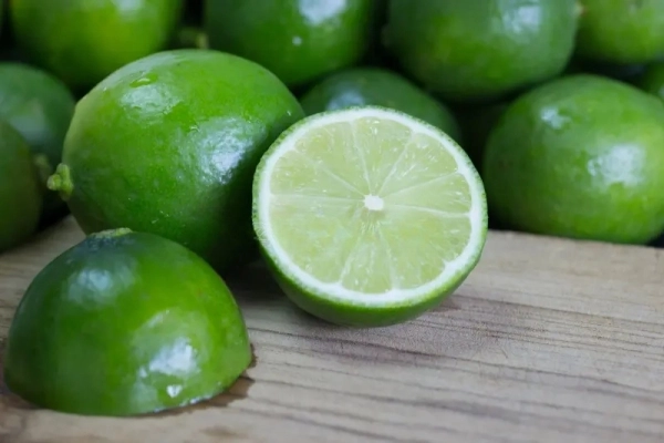 Os Inúmeros Benefícios do Limão: Um Guia Completo para uma Vida Saudável